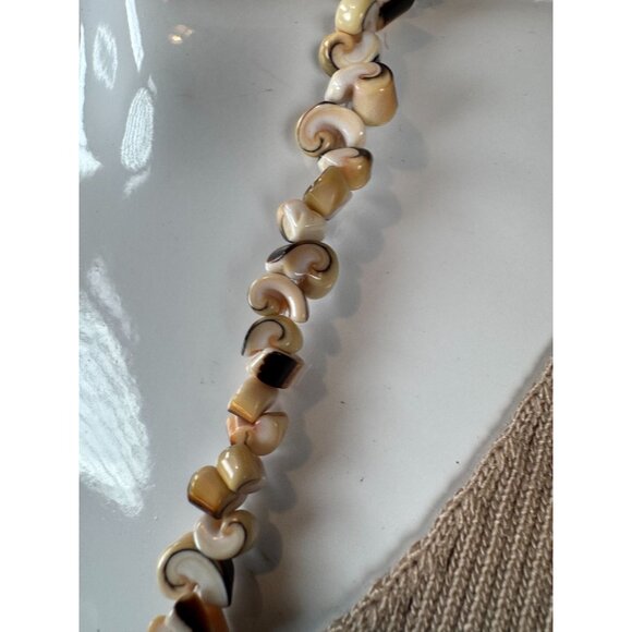 Vintage Shell Necklace With Swirl & Cone Shapes Beige & Brown Tones Barrel Clasp - Picture 13 of 16